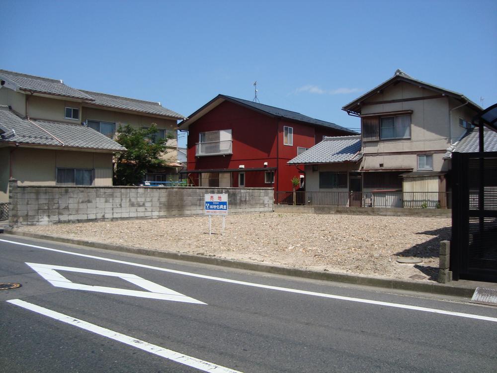 Local photos, including front road. Local (10 May 2013) Shooting