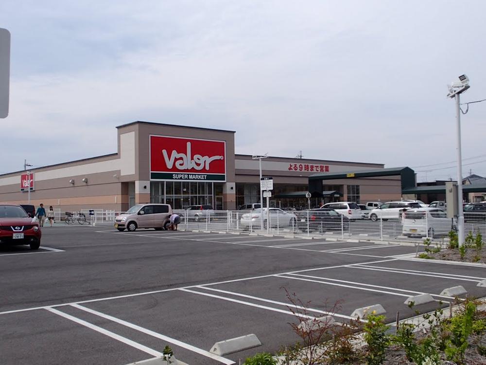 Supermarket. 858m to Barrow Moriyama Station Higashiten