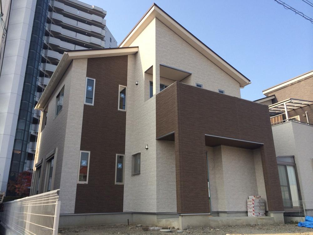 Local appearance photo. Local (12 May 2013) Shooting