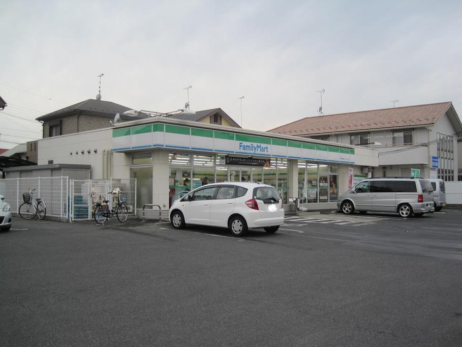 Convenience store. 300m to FamilyMart Biwakoohashi New Town shop