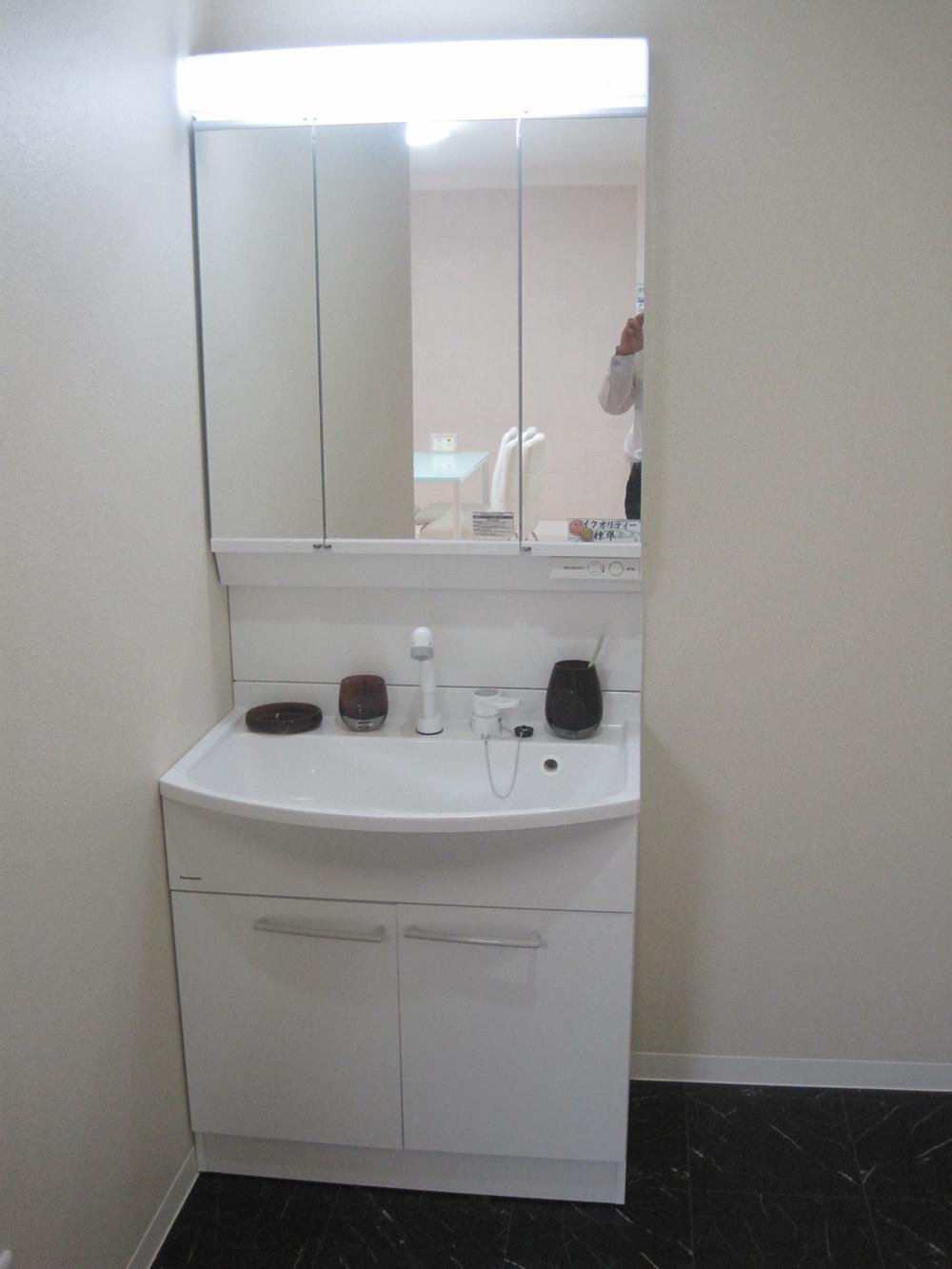 Wash basin, toilet. Same specifications