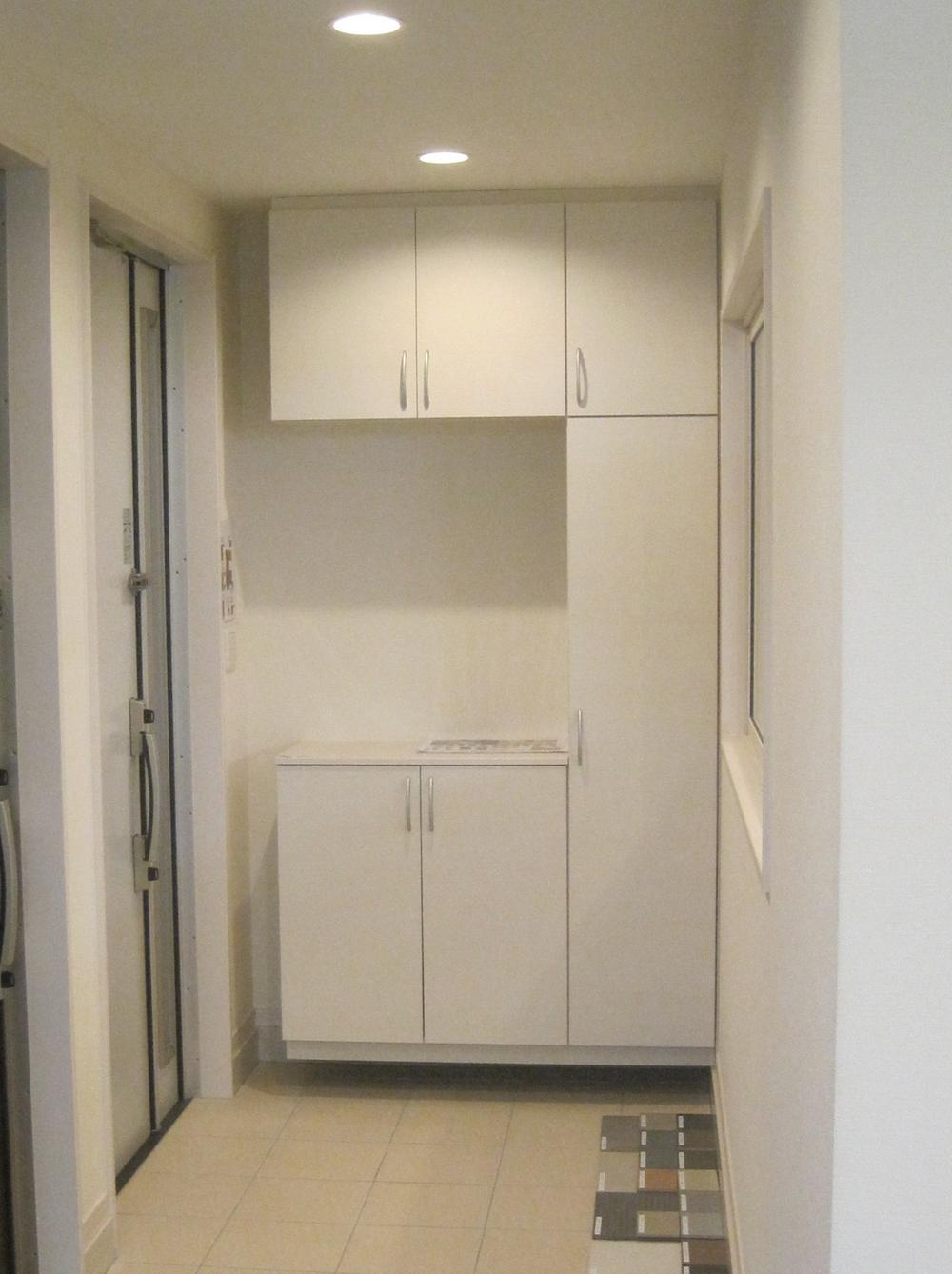 Receipt. Entrance storage Same specifications