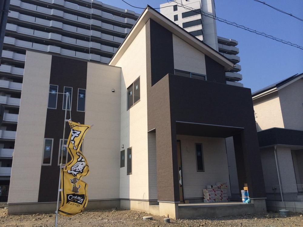 Local appearance photo. Local (12 May 2013) Shooting