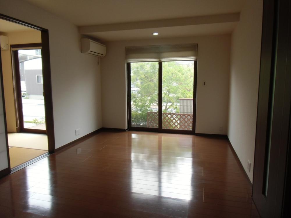 Living. Local (11 May 2013) Shooting