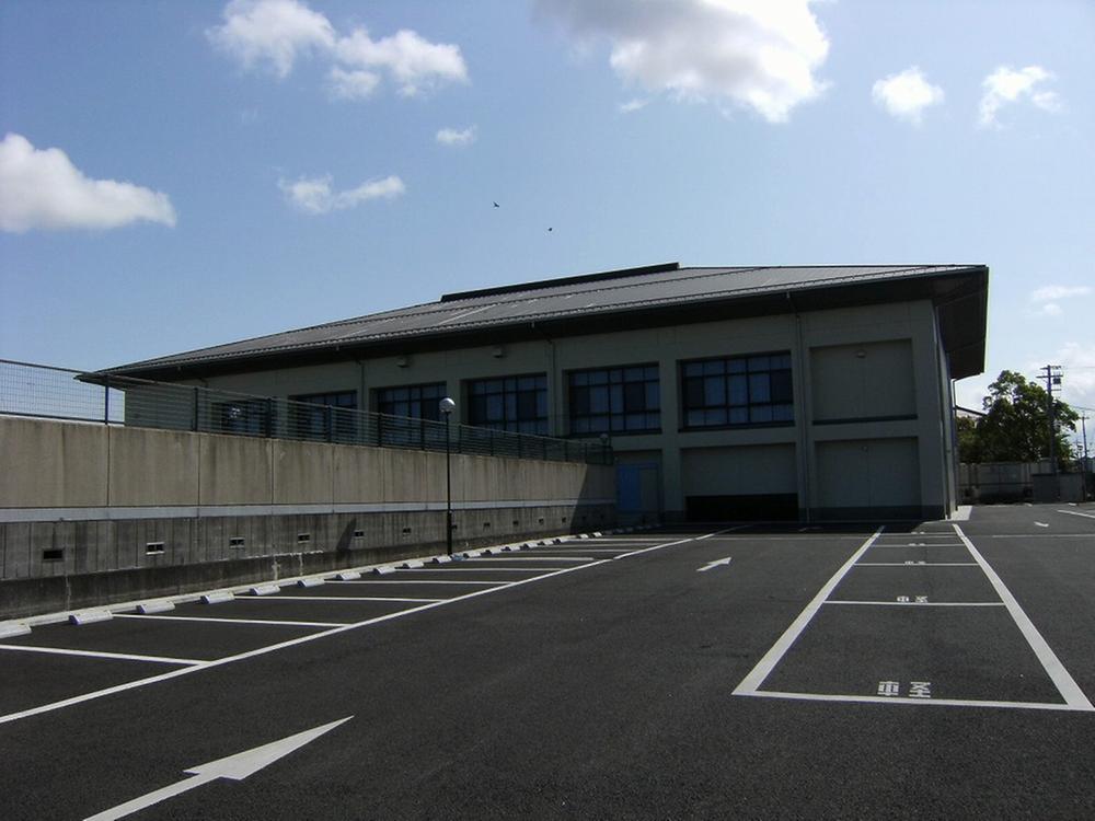 Junior high school. 960m to Hachiman Junior High School