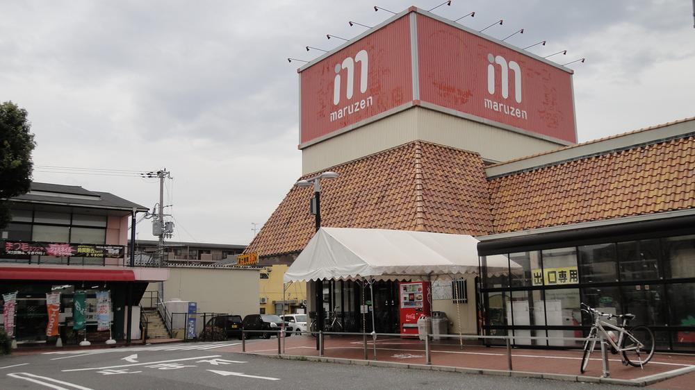 Supermarket. 800m to Maruzen 9:30 ~ Until 22:00