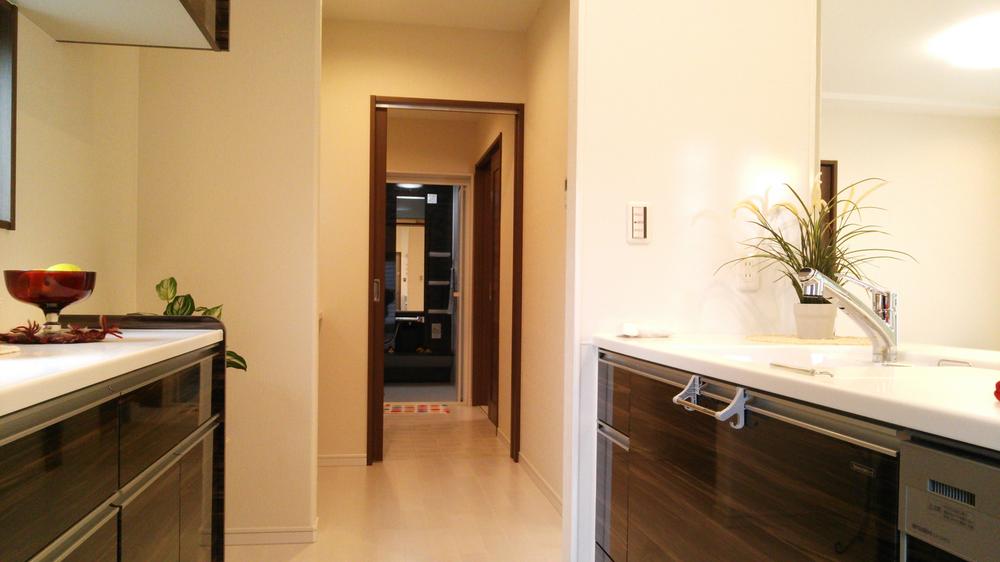 Kitchen. Housework corner from the kitchen, Wash undressing room, Straight line to the bathroom! It is a smart housework leads to support the housework!
