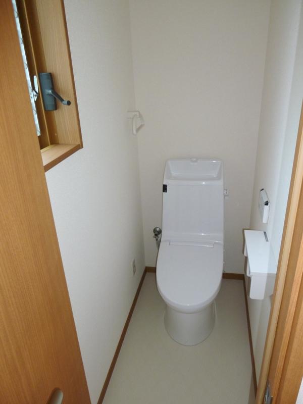 Toilet. Indoor (11 May 2013) Shooting