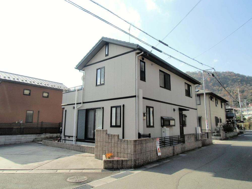 Local appearance photo. Local (12 May 2013) Shooting