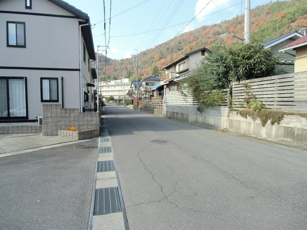 Local photos, including front road. Local (12 May 2013) Shooting