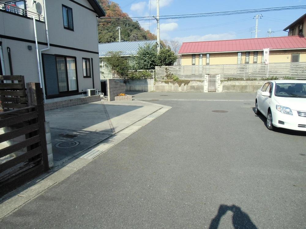 Local photos, including front road. Local (12 May 2013) Shooting