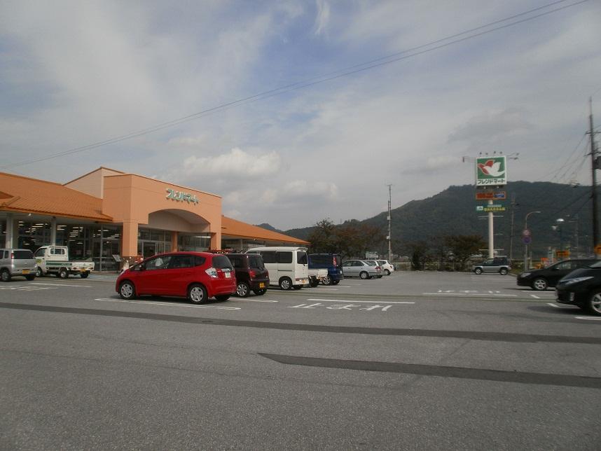 Supermarket. 586m to Friend Mart Azuchi shop