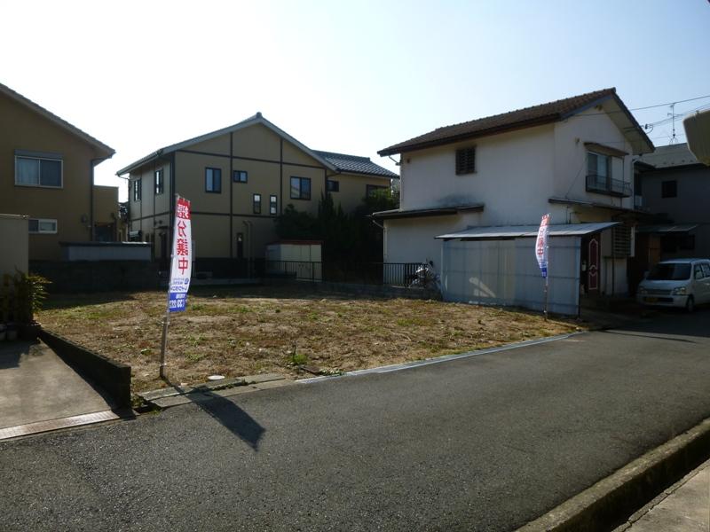 Local photos, including front road. Local (11 May 2013) Shooting