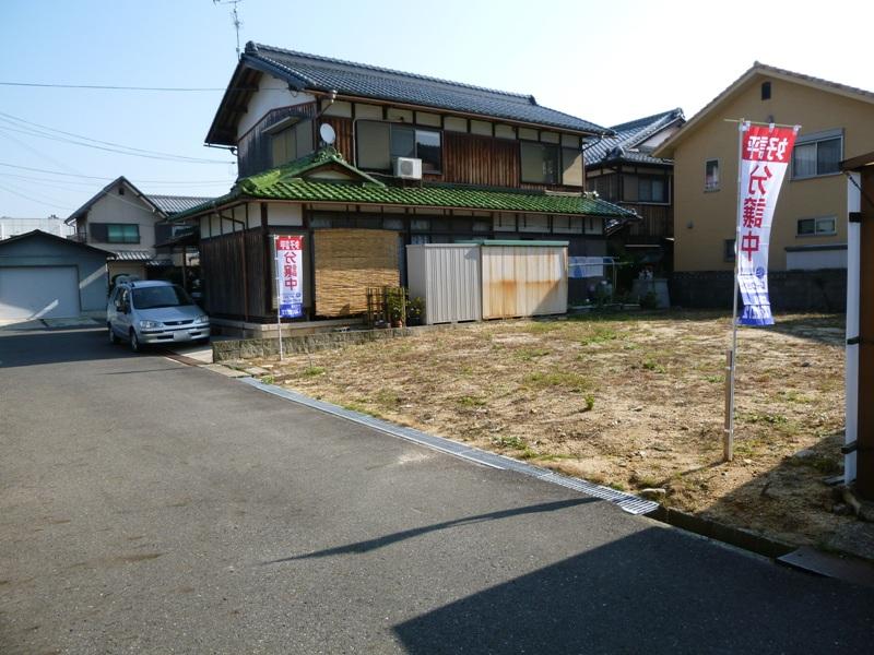 Local photos, including front road. Local (11 May 2013) Shooting