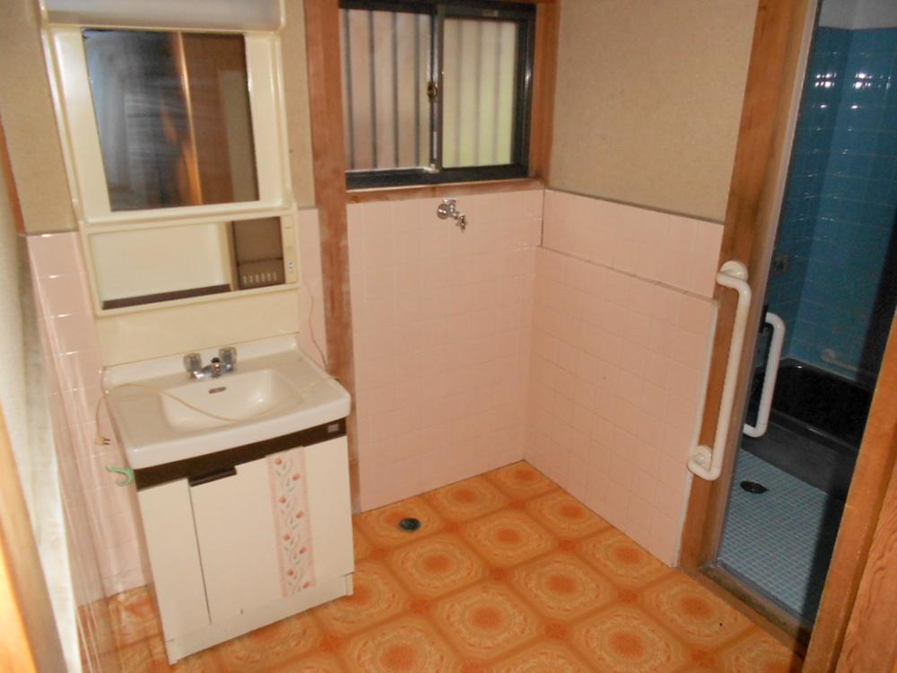 Wash basin, toilet. Indoor (September 2013) Shooting