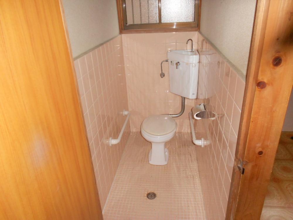 Toilet. Indoor (September 2013) Shooting