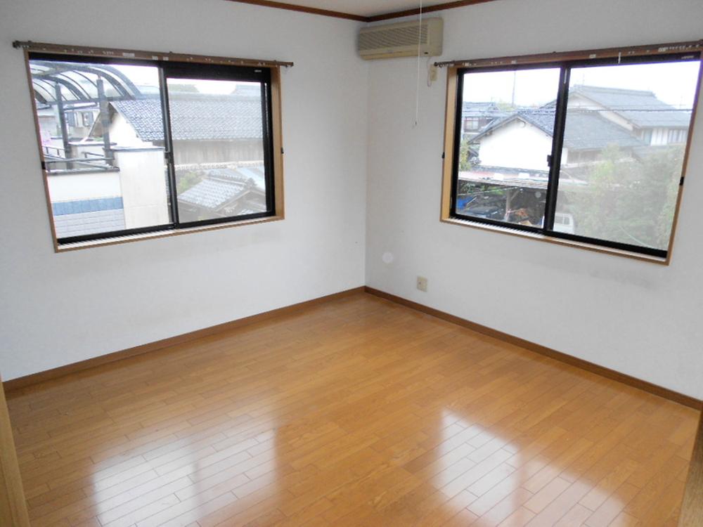 Non-living room. Indoor (11 May 2012) shooting