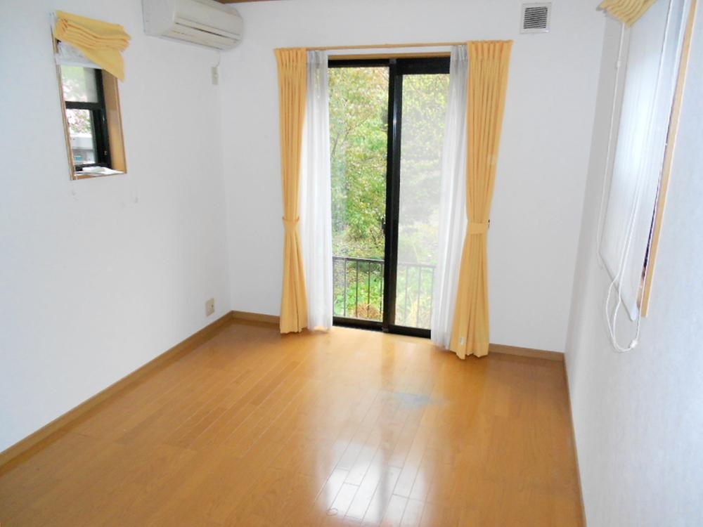 Non-living room. Indoor (11 May 2012) shooting