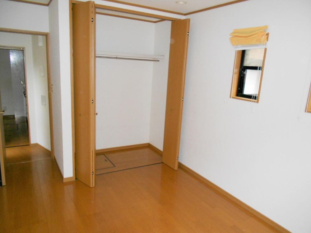 Non-living room. Indoor (11 May 2012) shooting