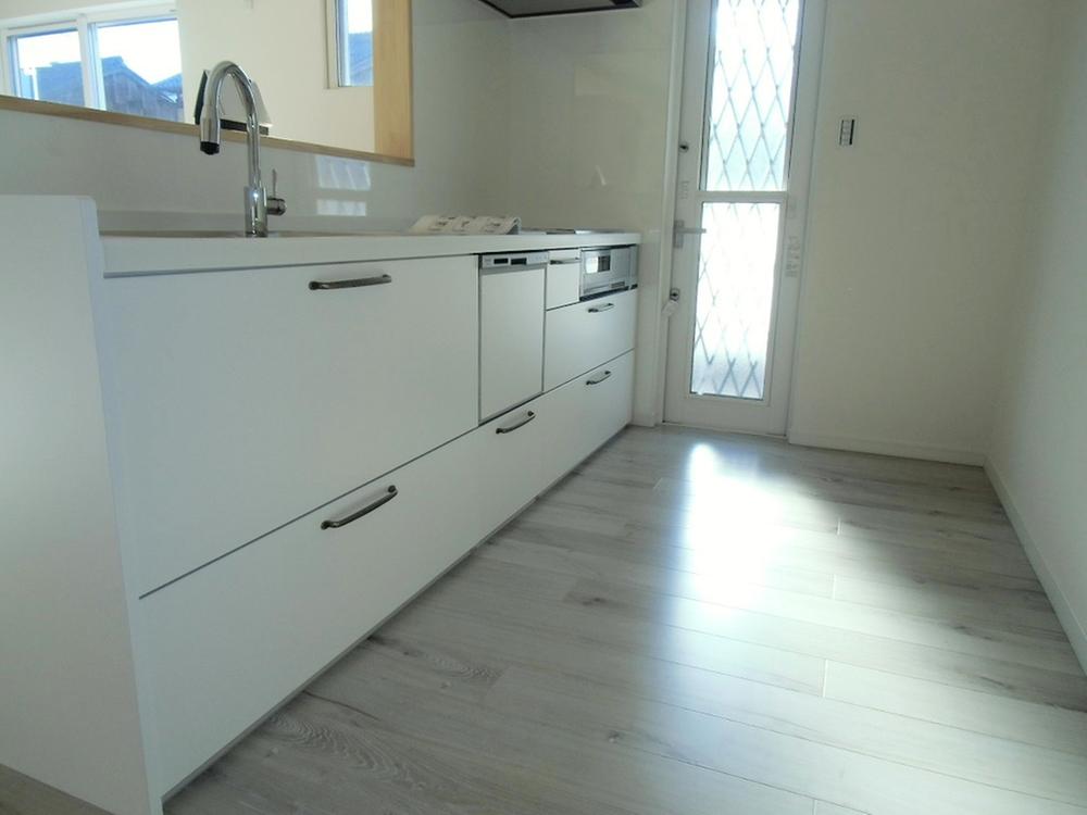 Kitchen. Indoor (11 May 2013) Shooting