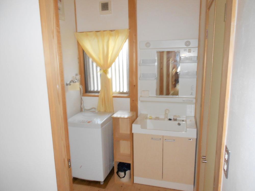 Wash basin, toilet. Indoor (September 2013) Shooting