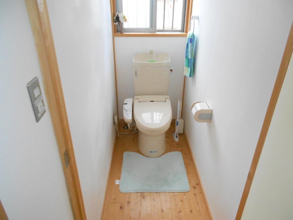 Toilet. Indoor (September 2013) Shooting