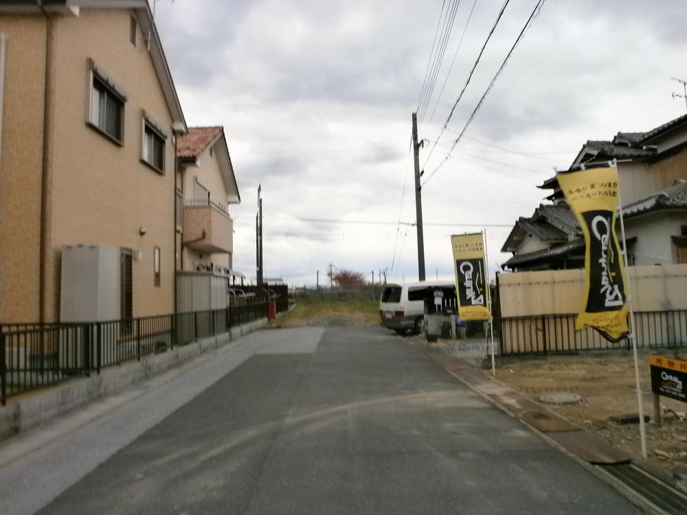 Local photos, including front road. Local (12 May 2013) Shooting