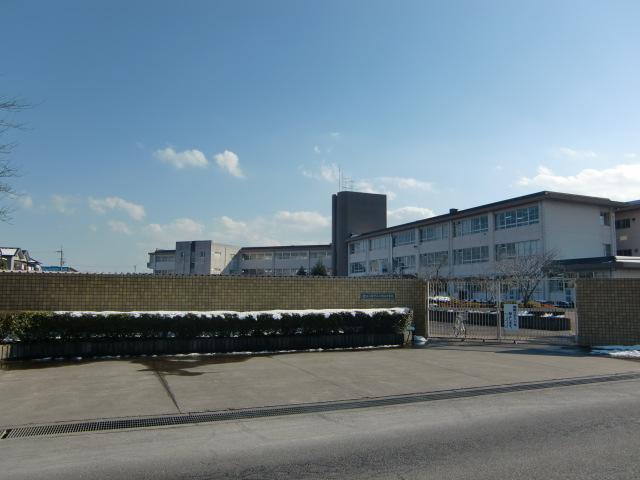 Junior high school. It omihachiman stand Yahatanishi until junior high school 1411m