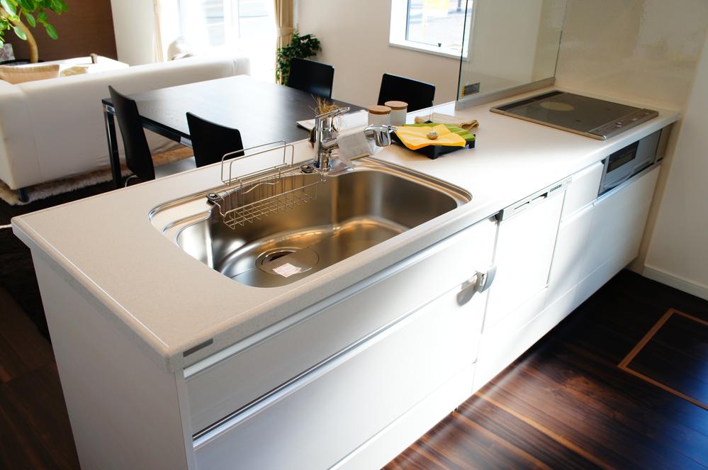 Kitchen. LIXIL (San'webu) Amyi