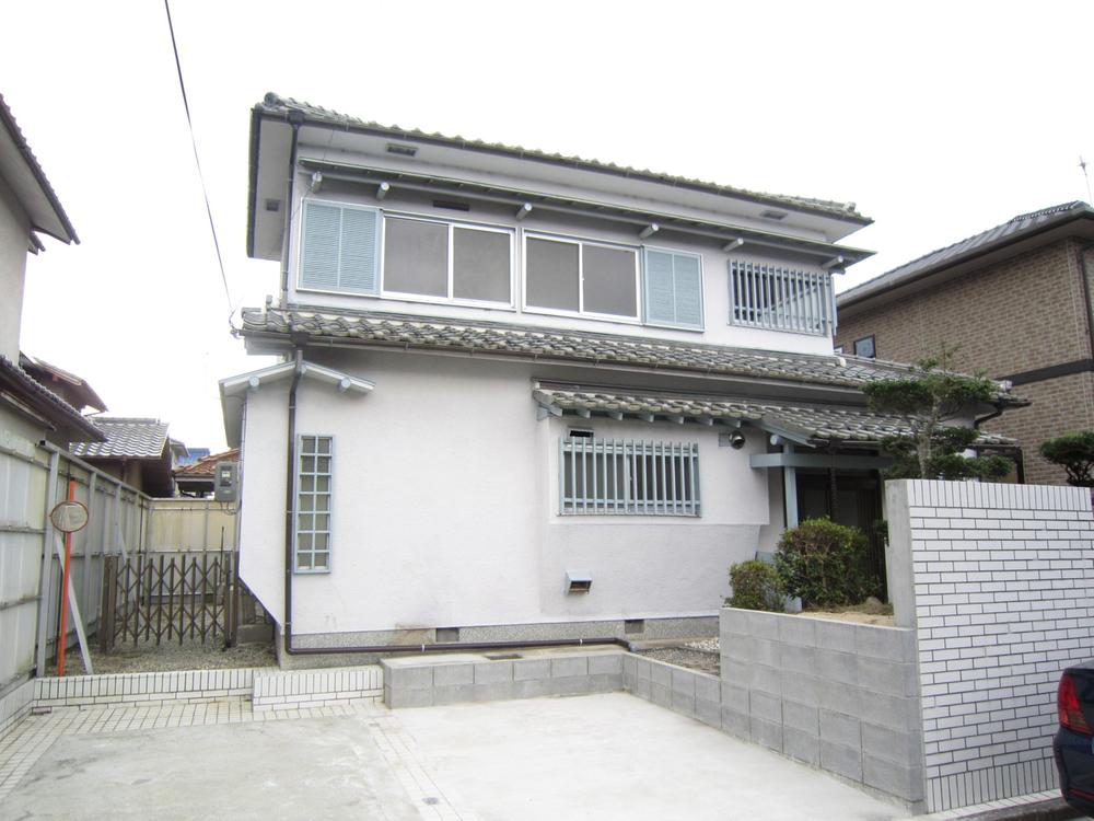 Local appearance photo. Local (11 May 2012) shooting