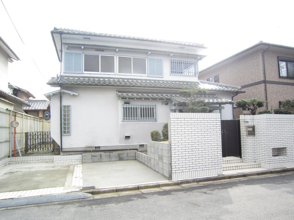 Local photos, including front road. Local (11 May 2012) shooting