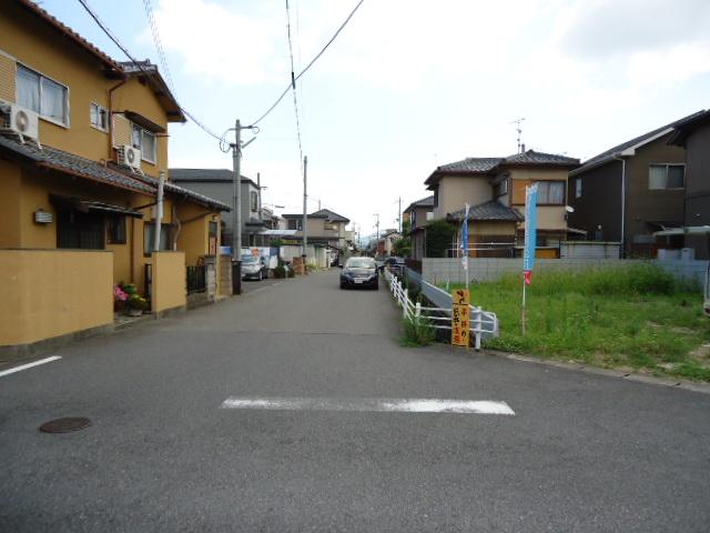 Local photos, including front road. Local (July 2013) Shooting