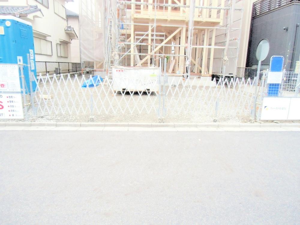 Local photos, including front road. Local (12 May 2013) Shooting