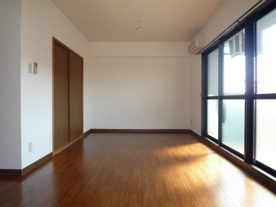 Living and room.  ※ Indoor photos will be referenced 402, Room.