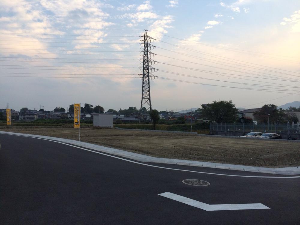 Local photos, including front road. Local (11 May 2013) Shooting