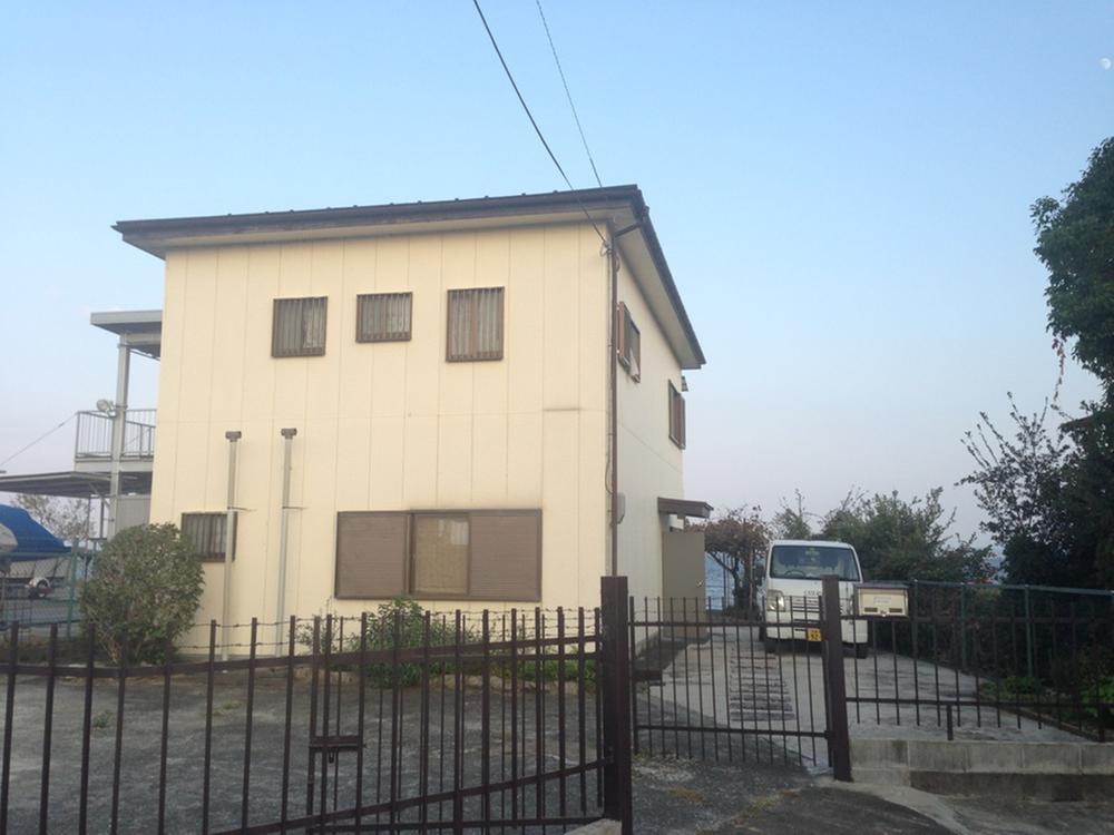 Local appearance photo. Local (10 May 2013) Shooting