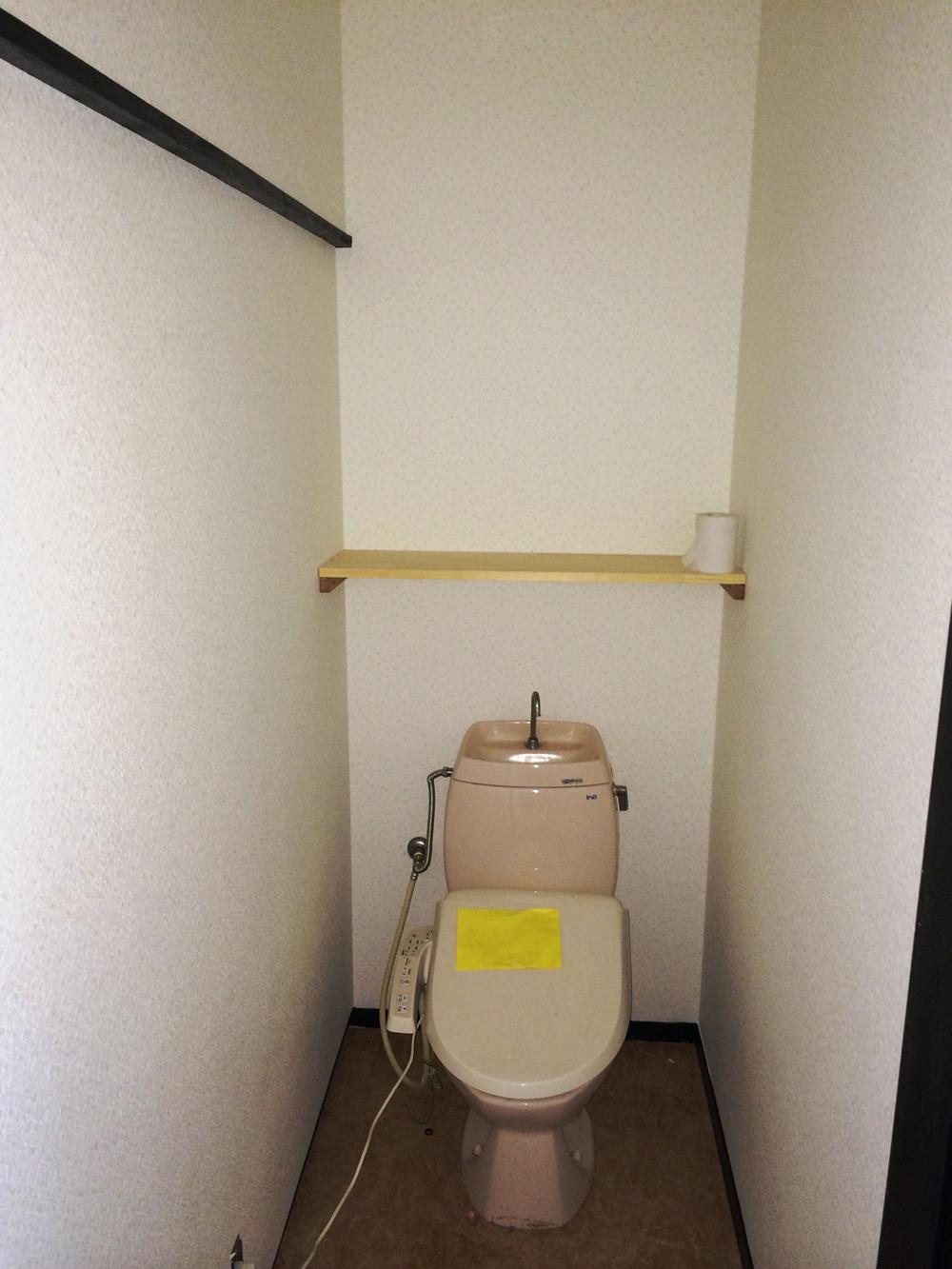 Toilet. Indoor (11 May 2013) Shooting