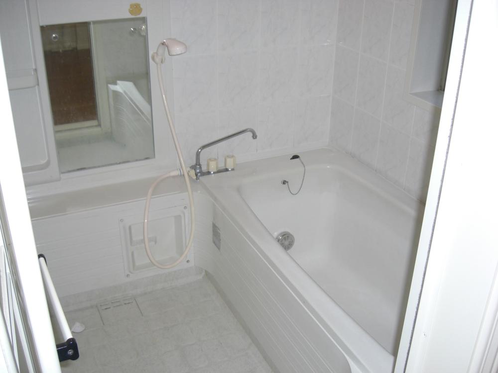 Bathroom. Local (10 May 2012) shooting