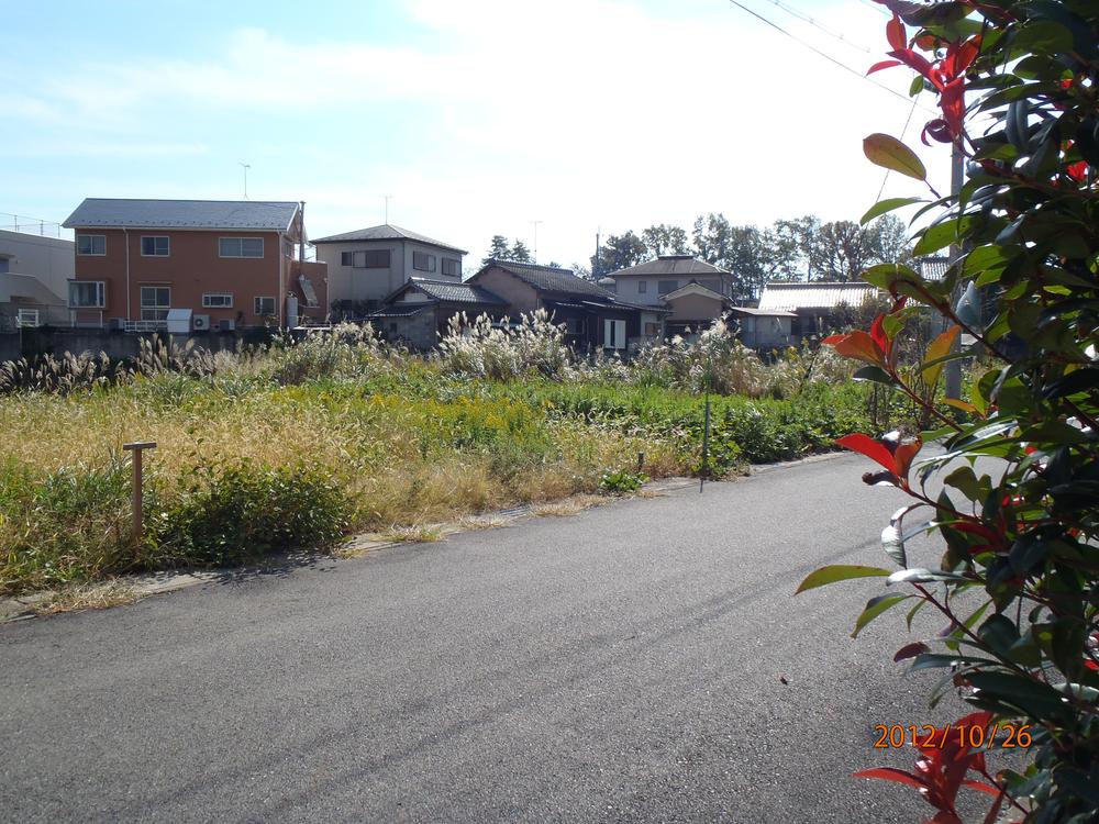 Local photos, including front road. Local (12 May 2012) shooting