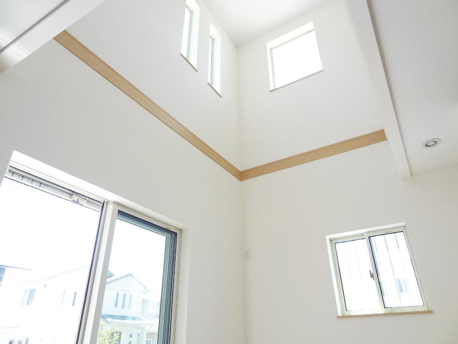 Living. Atrium of the dining top. Incorporating you enough the light of the sun. (No. 3 locations)