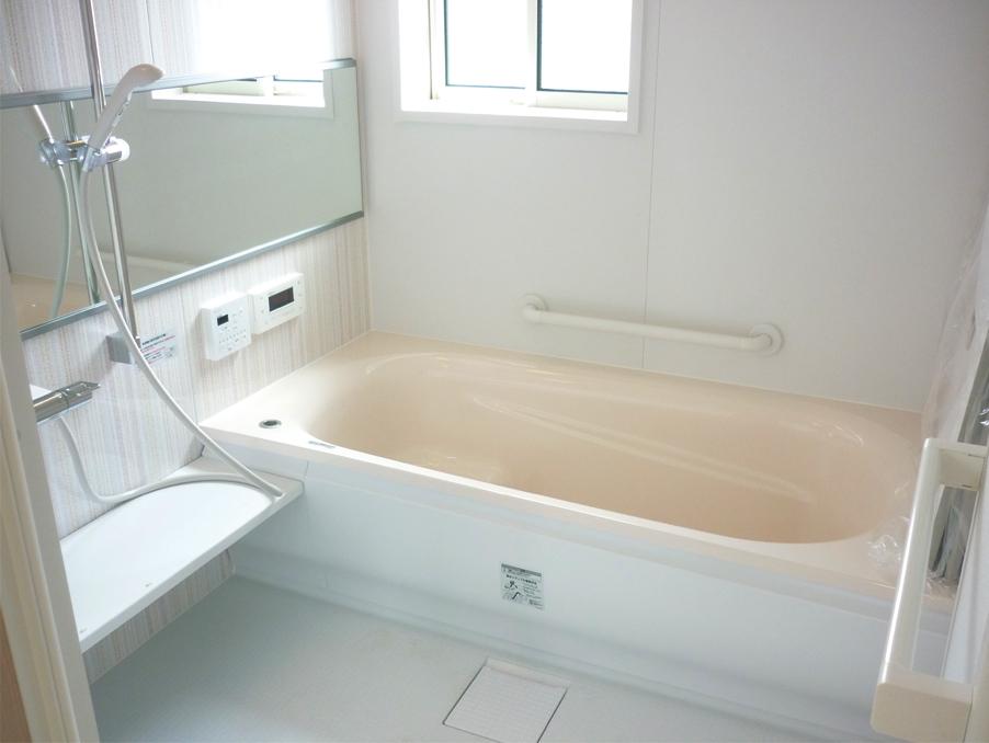 Bathroom. Spacious be bathing with children, 1618 of the room size. Is a useful Ekobenchi tub also sitz bath. (No. 3 locations)