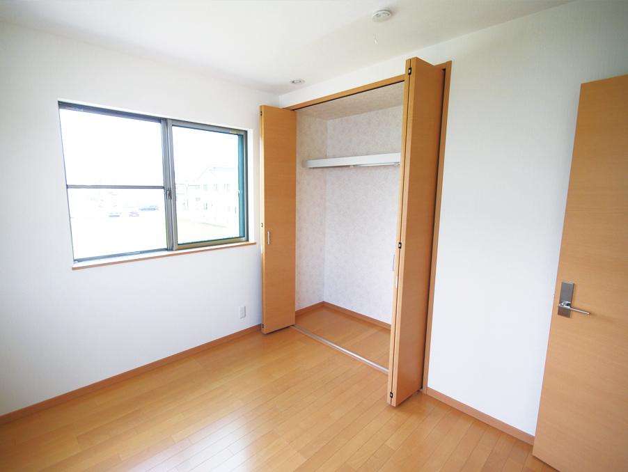 Non-living room. Second floor of the north-east side Western-style. (No. 11 locations)