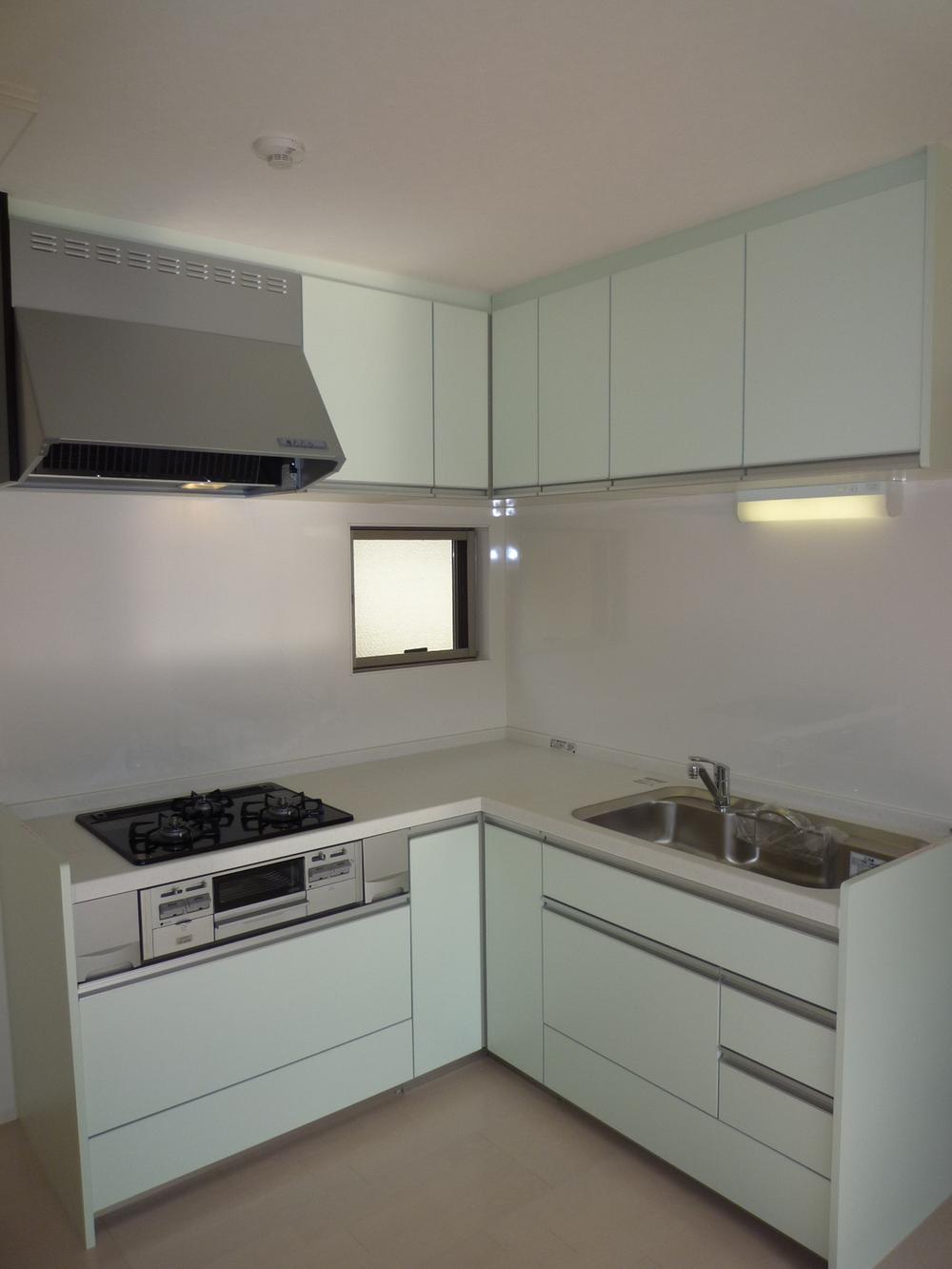 Kitchen. Indoor (March 2011) shooting