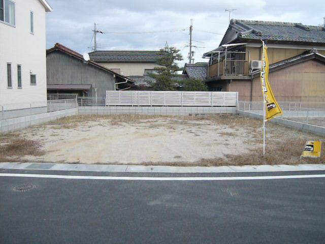 Local photos, including front road. Local (12 May 2013) Shooting