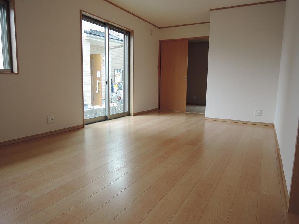 Same specifications photos (living). Indoor (12 May 2013) Shooting