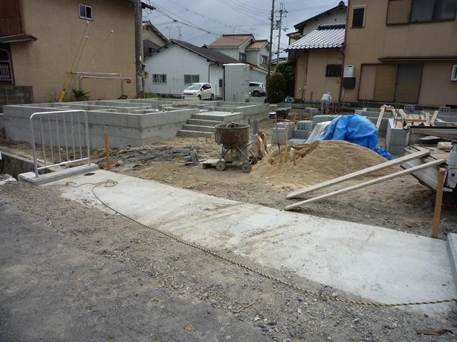 Local photos, including front road. Local (10 May 2013) Shooting