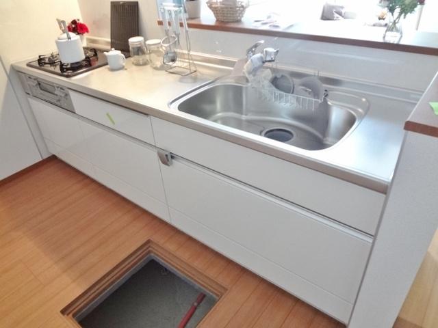 Same specifications photos (Other introspection). Same type other properties Kitchen (in fact is the IH cooking heater)