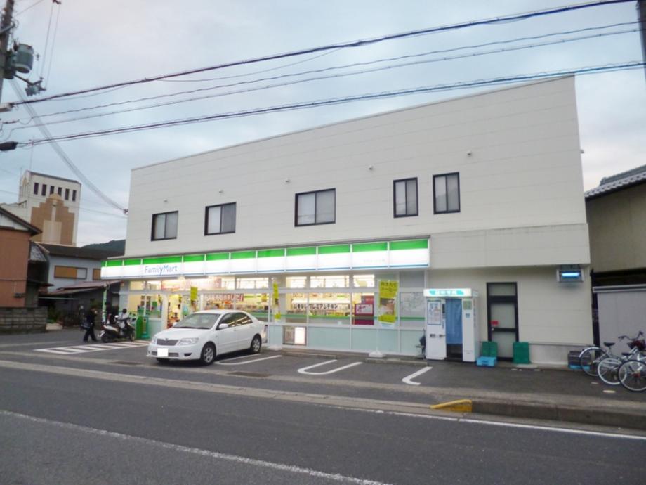 Convenience store. 1315m to FamilyMart Oishi Hattori shop