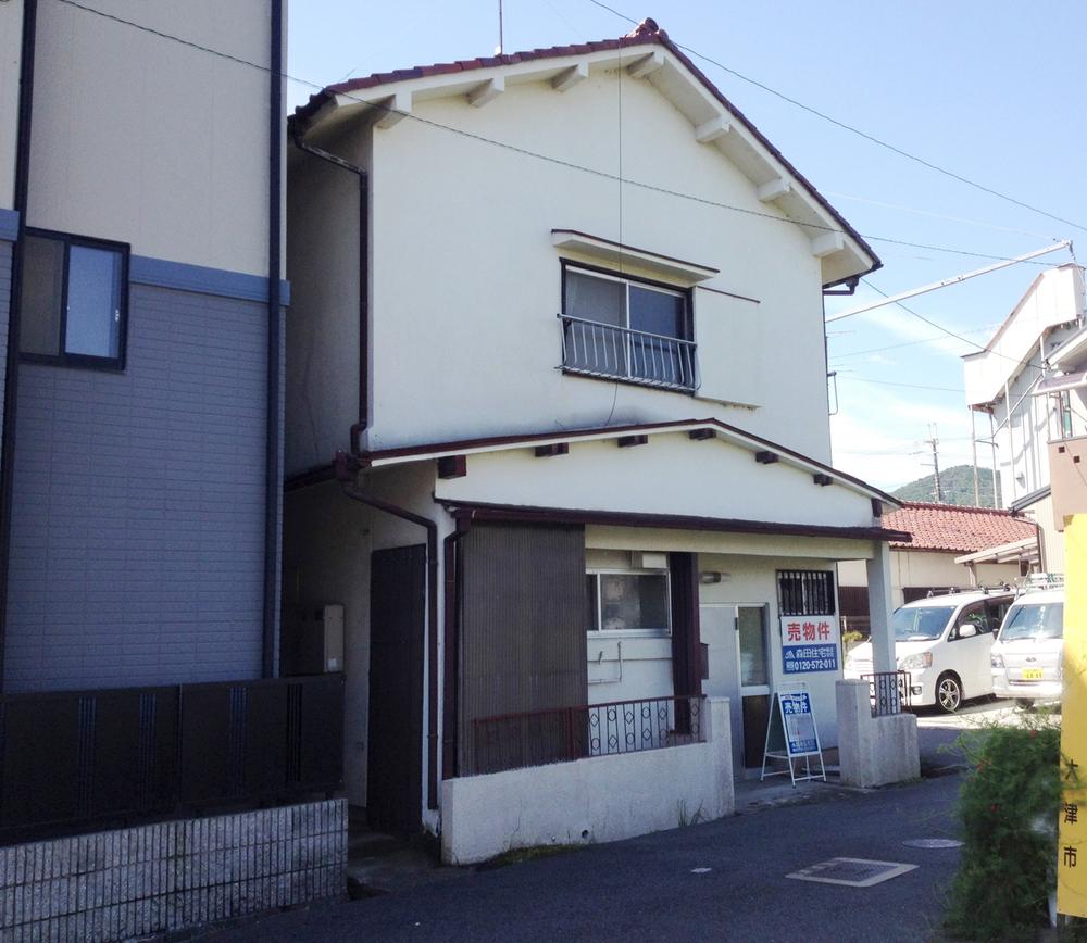 Local photos, including front road. Local (September 9, 2013) Shooting