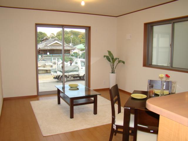 Same specifications photos (living). Same specifications photos (living) You can check the model room.